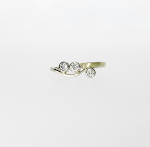 zarter Ring mit Brillanten zarter Ring