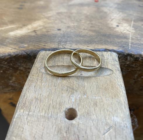 zwei Traruringe zur Umarbeitung