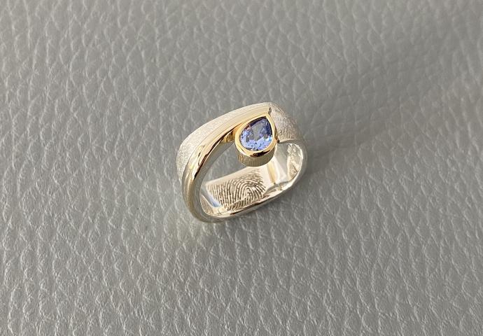 der Fingerabdruck ist innen eingraviert Ring