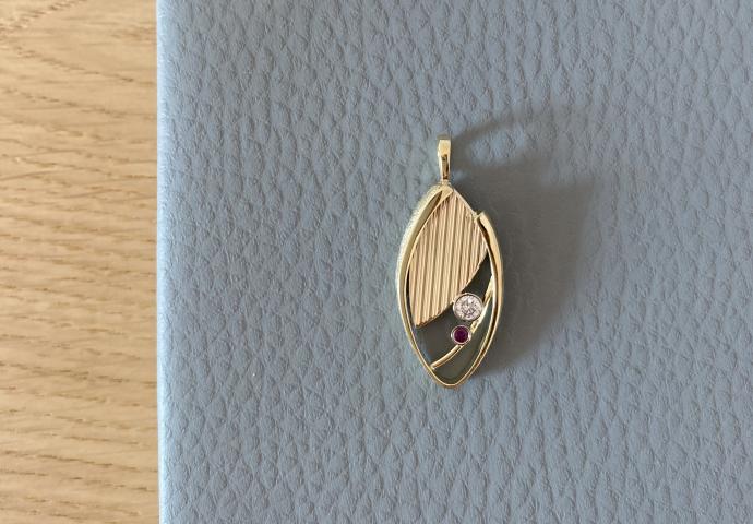 werden zu einem neuen Anhänger Schmuck Neugestaltung