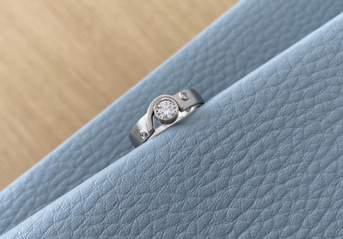 Ringschiene und Brillant im neuen Design Ringumarbeitung