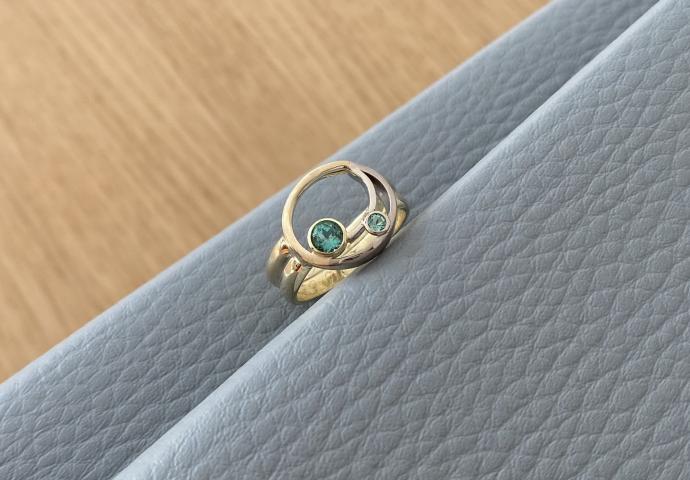 Ringneugestaltung mit zwei Trauringen